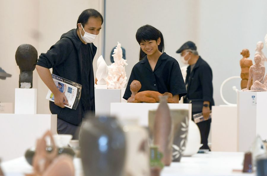 発想力と感性の光る作品が並ぶ「第75回高知市展」(高知市の「かるぽーと」=河本真澄撮影)