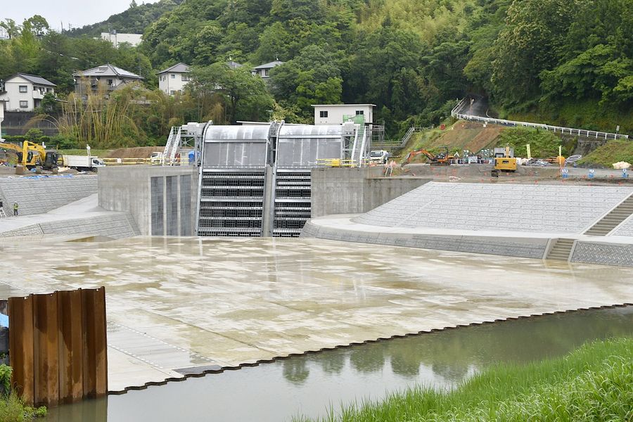日高村の浸水対策として整備が進められ、１日に運用が始まる新日下川放水路（同村沖名）