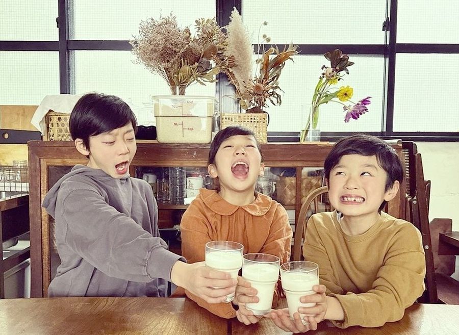 穴吹さんのインスタは子どもたちの豊かな表情でいっぱい