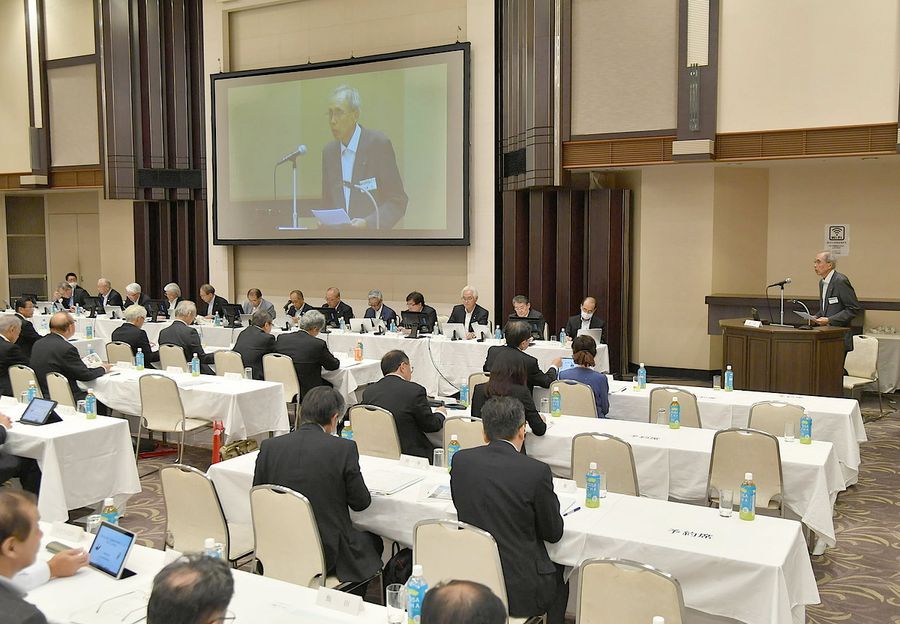 地方活性化などを巡って意見交換した日本商工会議所の移動常議員会（高知市上町２丁目の城西館＝河本真澄撮影）