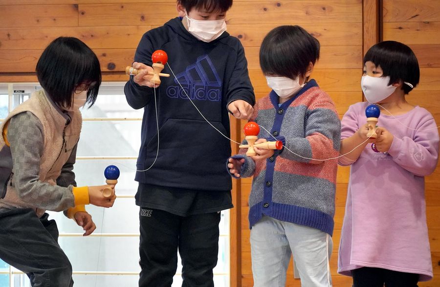 北原小児童が協力して技を考える（土佐市北地）