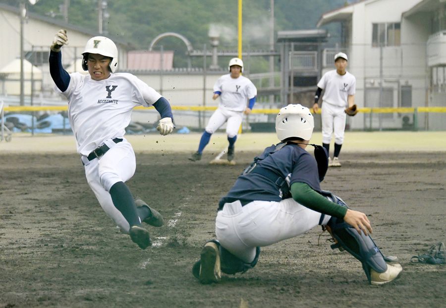 シート打撃で走塁を磨く梼原ナイン