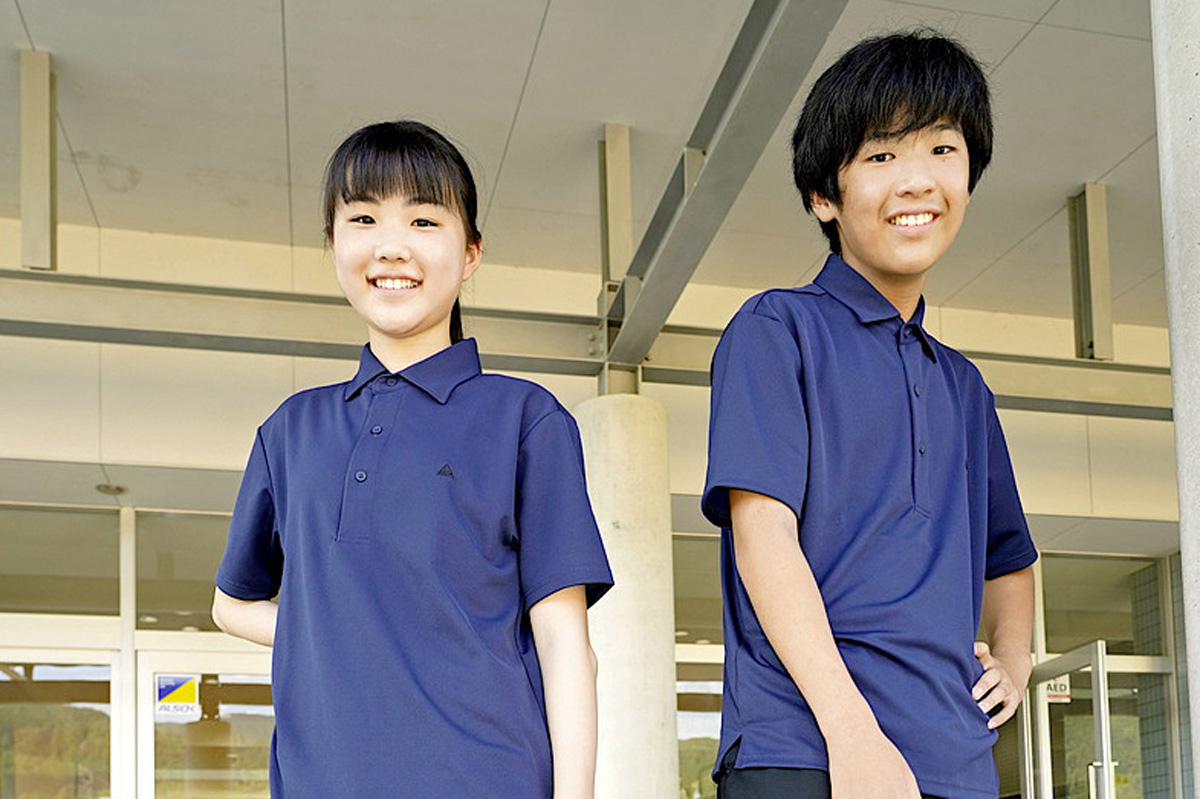 生徒の提案でポロシャツ制服を導入 シャツや半袖ブラウスは「下着が