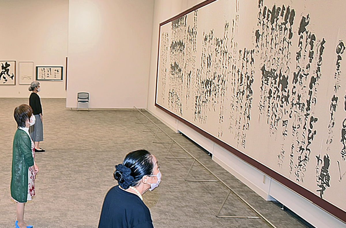 小林抱牛の大作特別展示 高知市で県独立書人団展 7／16まで | 高知新聞