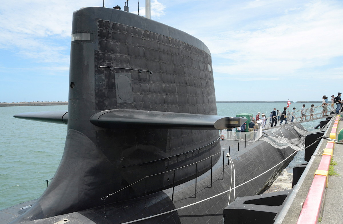 潜水艦けんりゅう」高知新港で一般公開 7／17まで | 高知新聞