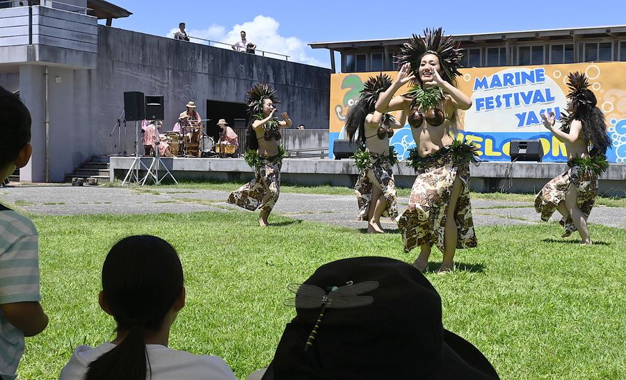 タヒチアンダンスなどで盛り上がったマリンフェスティバル（香南市のヤ・シィパーク）