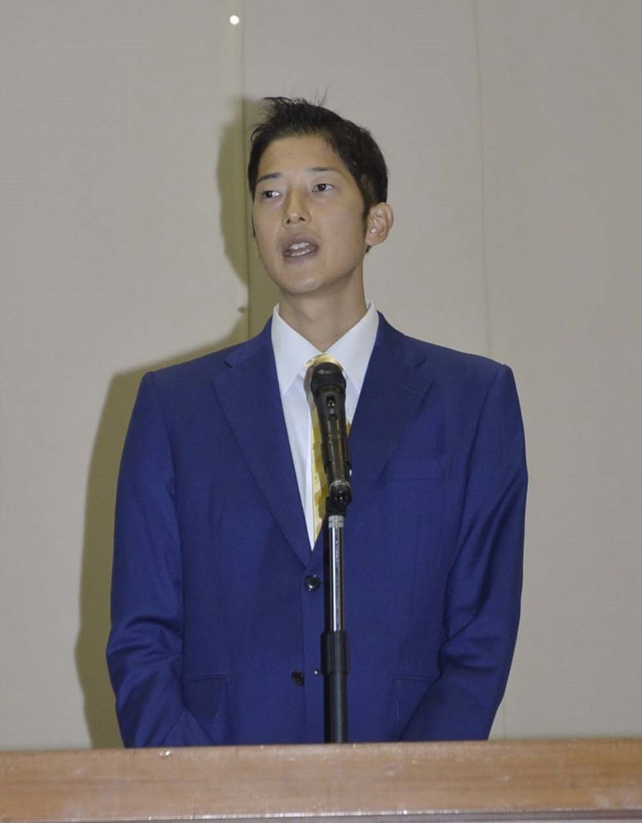 「自分一人ではここまで来られなかった」と話す横田慎太郎さん（南国市稲生の稲生小学校）