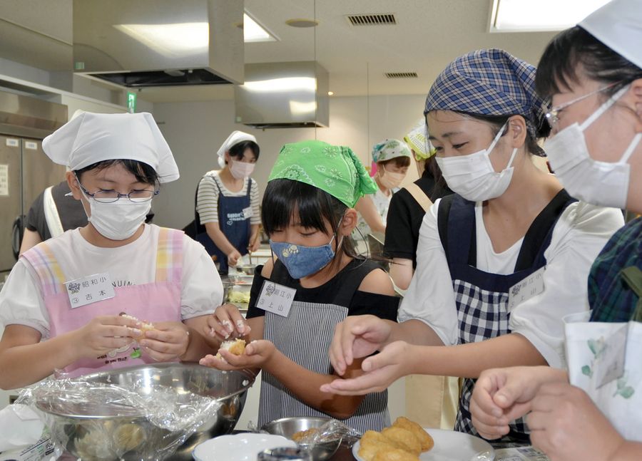 親子で皿鉢料理作りに挑戦 高知市 | 高知新聞
