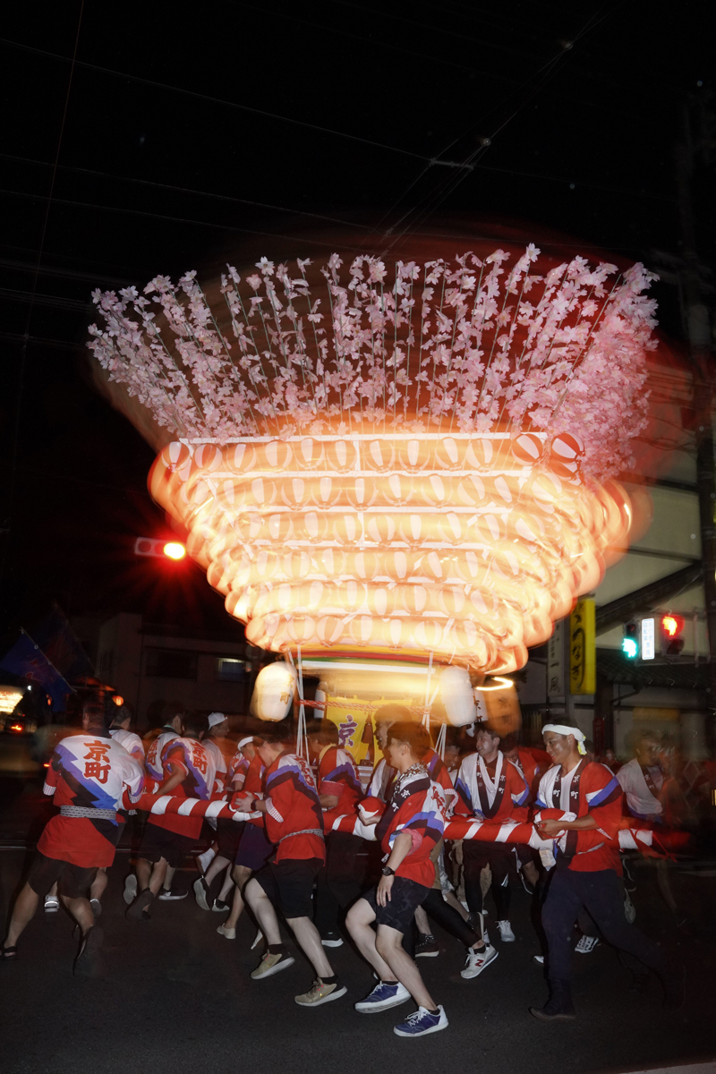 動画】提灯台パレードに8000人歓声 しまんと市民祭 高知県四万十市