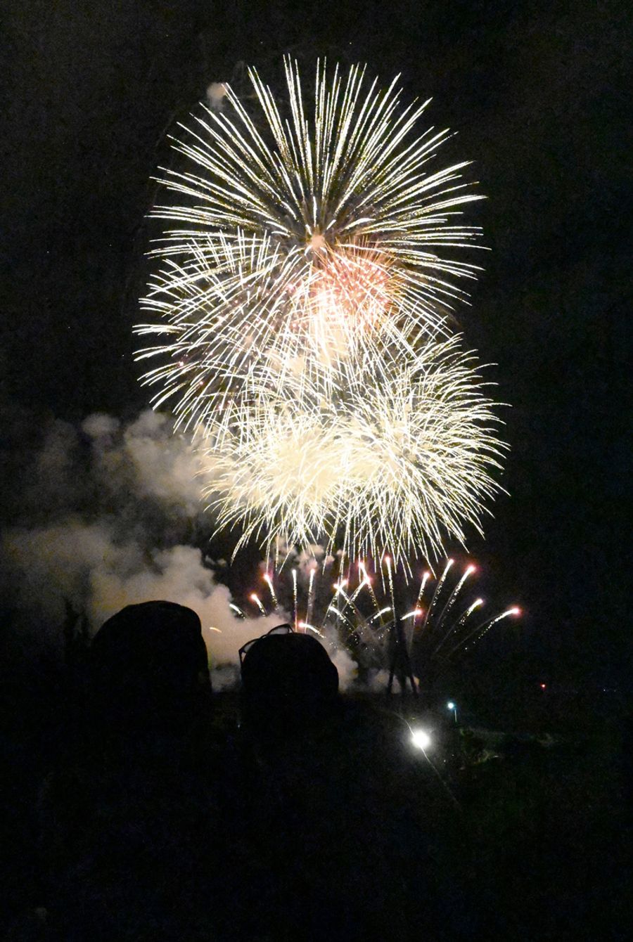 ４年ぶりに花火も打ち上がったみなこい港まつり（香南市の吉川漁港）