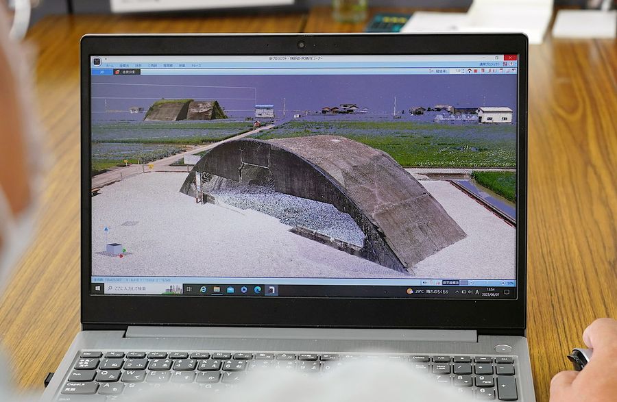 ３Ｄデータ化された南国市の掩体。パソコン画面上で３６０度から観察できる