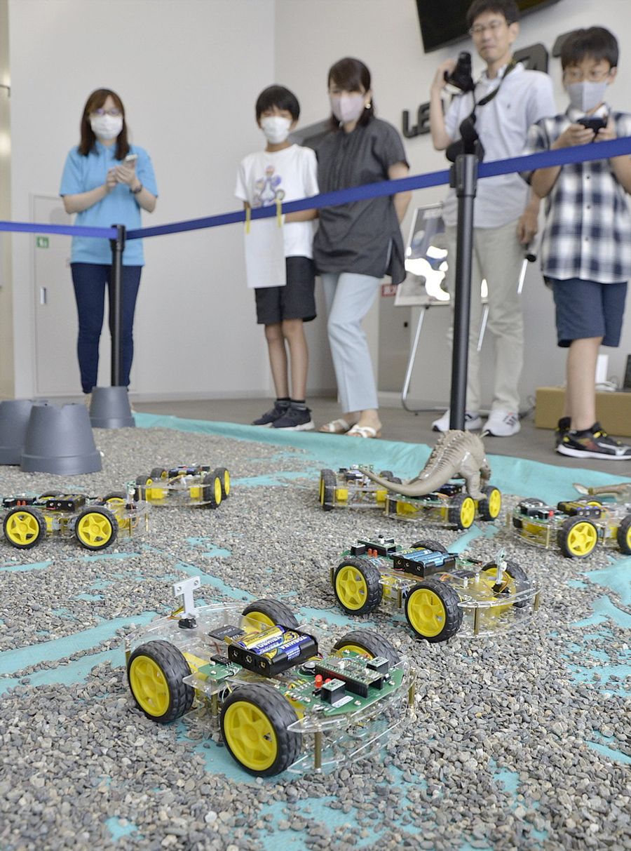 小中学生がプログラミング技術を使って製作したロボットカー（南国市の海洋堂ＳｐａｃｅＦａｃｔｏｒｙなんこく）