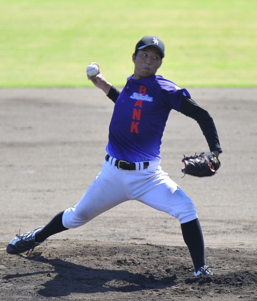 アークバリア戦に先発して８回無失点と好投した四銀の田井（春野球場）