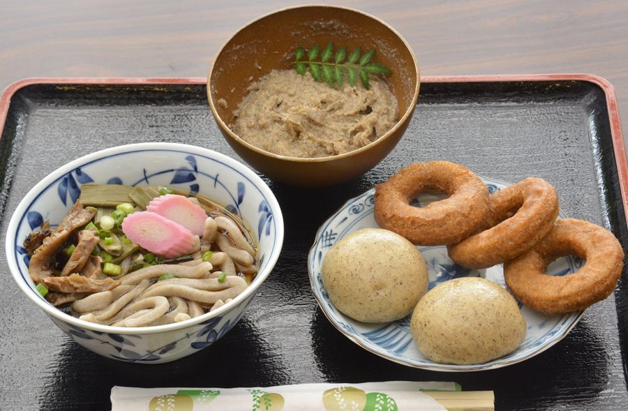 ソバを使った料理と商品（いの町小川柳野）