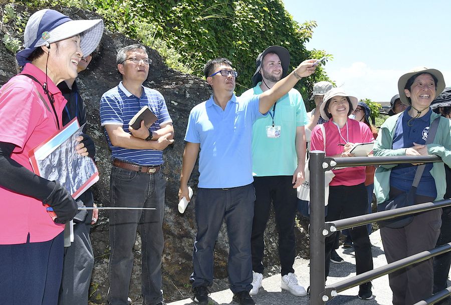 7月に実施された、世界ジオパークの再認定に向けた現地調査(室戸市元甲の新村遊歩道)