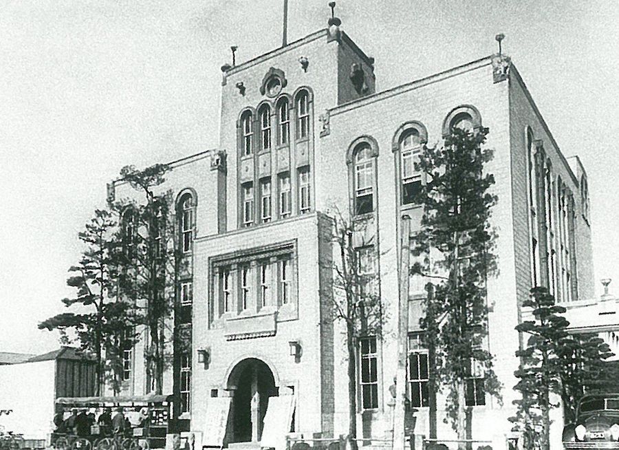 本町３丁目に移転。３代目社屋は高知県内初の近代式鉄筋コンクリート３階建て