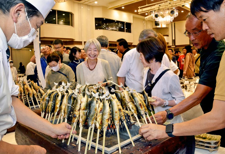 厳選されたアユを味わった「清流めぐり利き鮎会」（高知市上町２丁目の城西館）