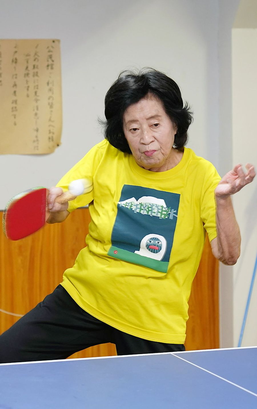 三女の律さんは週1回卓球に汗を流す(同市鴨部)