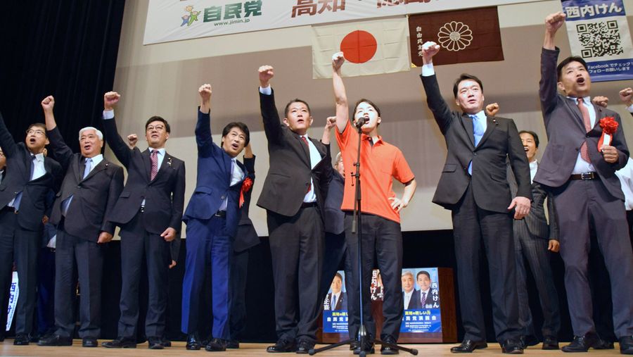 西内健氏の必勝を期した総決起大会（高知市九反田の「かるぽーと」）