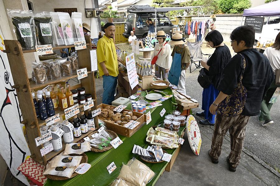 アジアの料理や飲み物が集まった東洋的漫遊祭（安芸市土居）