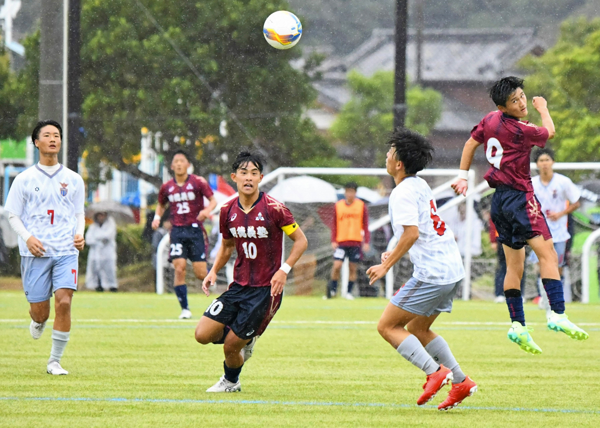 明徳、幡多農・清水など2回戦へ 全国高校サッカー高知県大会 | 高知新聞