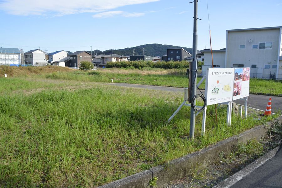 宅地開発が進む蓮池地区の一角。利便性の良い市中心部への人口集中が進んでいる（土佐市蓮池）