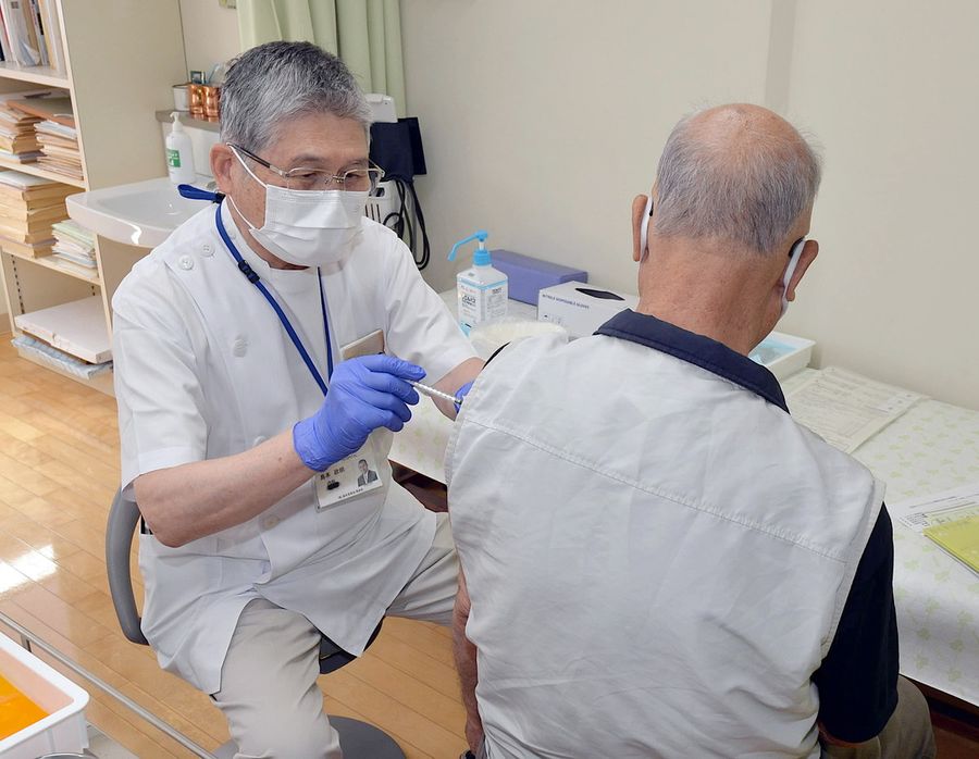 新型コロナウイルスワクチンの秋接種（高知市の島本病院）