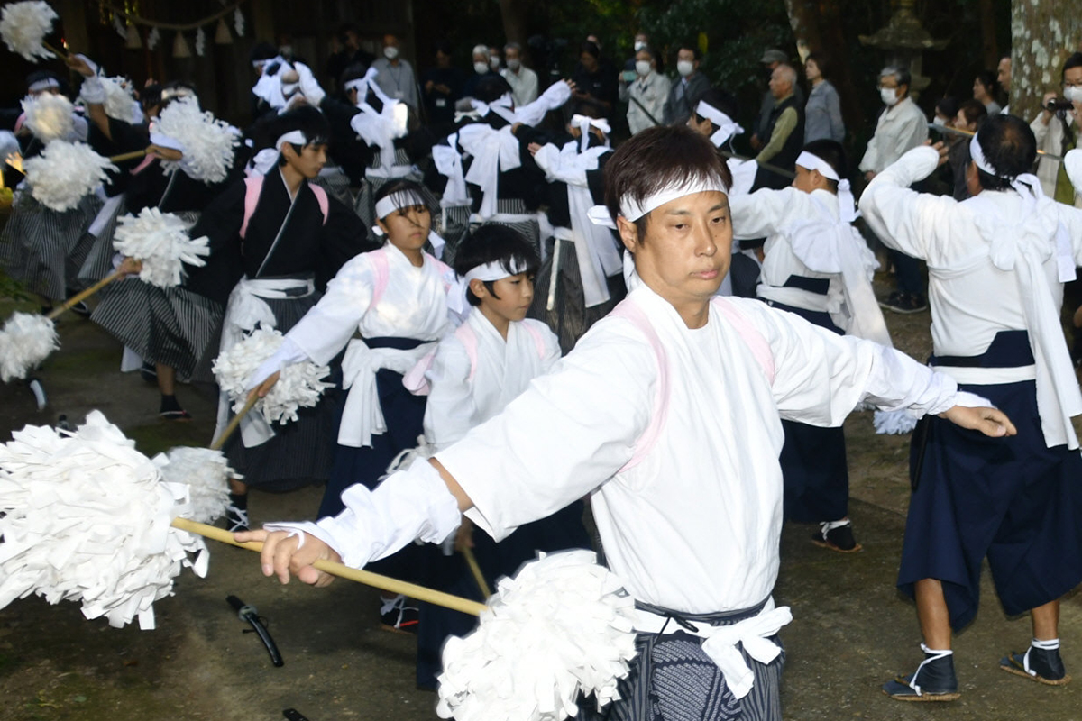 花採太刀踊り4年ぶり 小中生も華麗な舞 高知県日高村 | 高知新聞
