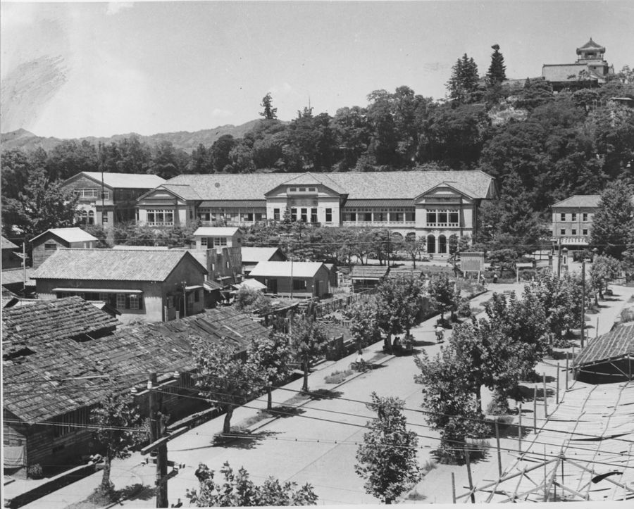 昭和２３年（１９４８年）の県庁前