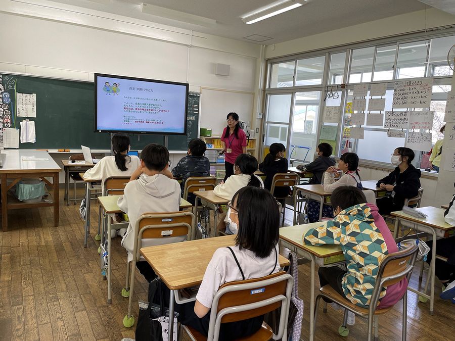 助産師が自分らしく生きる大切さを伝えた授業(高知市の春野西小)