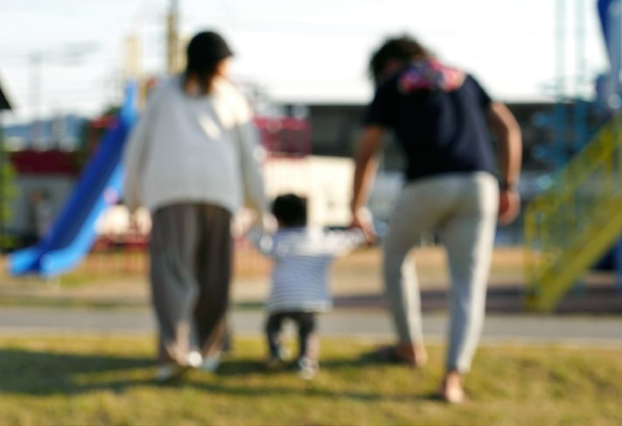 子育て世代の足も投票所から遠のいている（写真と本文は関係ありません）