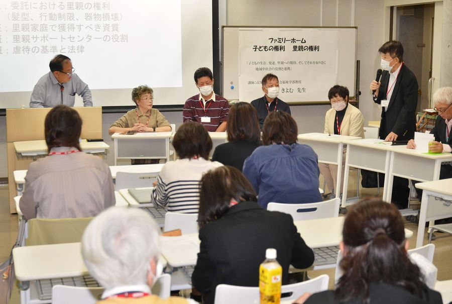 子どもの権利と里親の権利のバランスなどについて意見を交わした研修会（高知市池の高知県立大学）