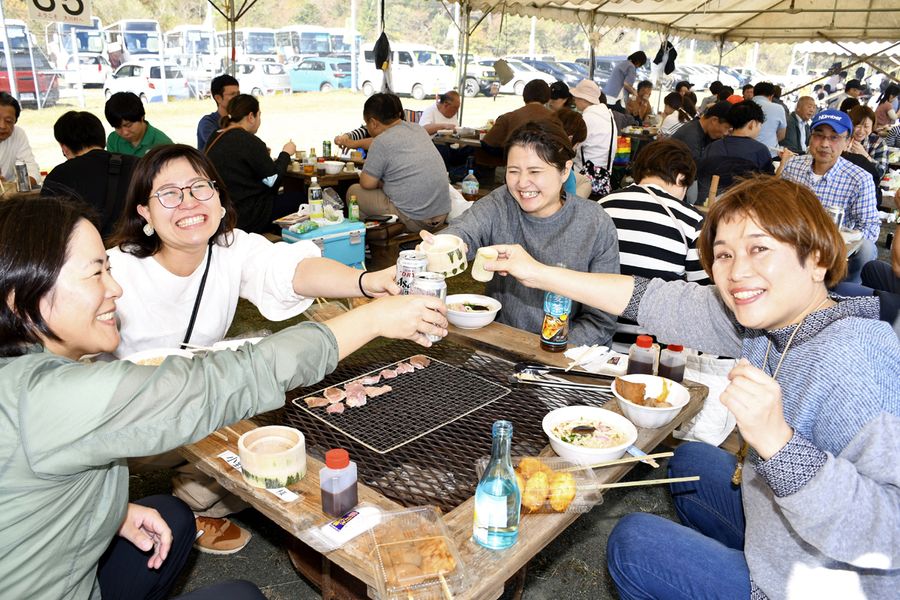 大川黒牛や土佐はちきん地鶏の焼き肉をおなかいっぱい味わった謝肉祭（大川村朝谷）