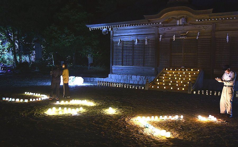 室戸高生の企画で行われた竹灯りイベント（室戸市の御田八幡宮）