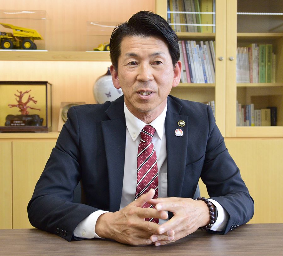 「施策は常に上書きしていく」と話す中平富宏氏（宿毛市役所）