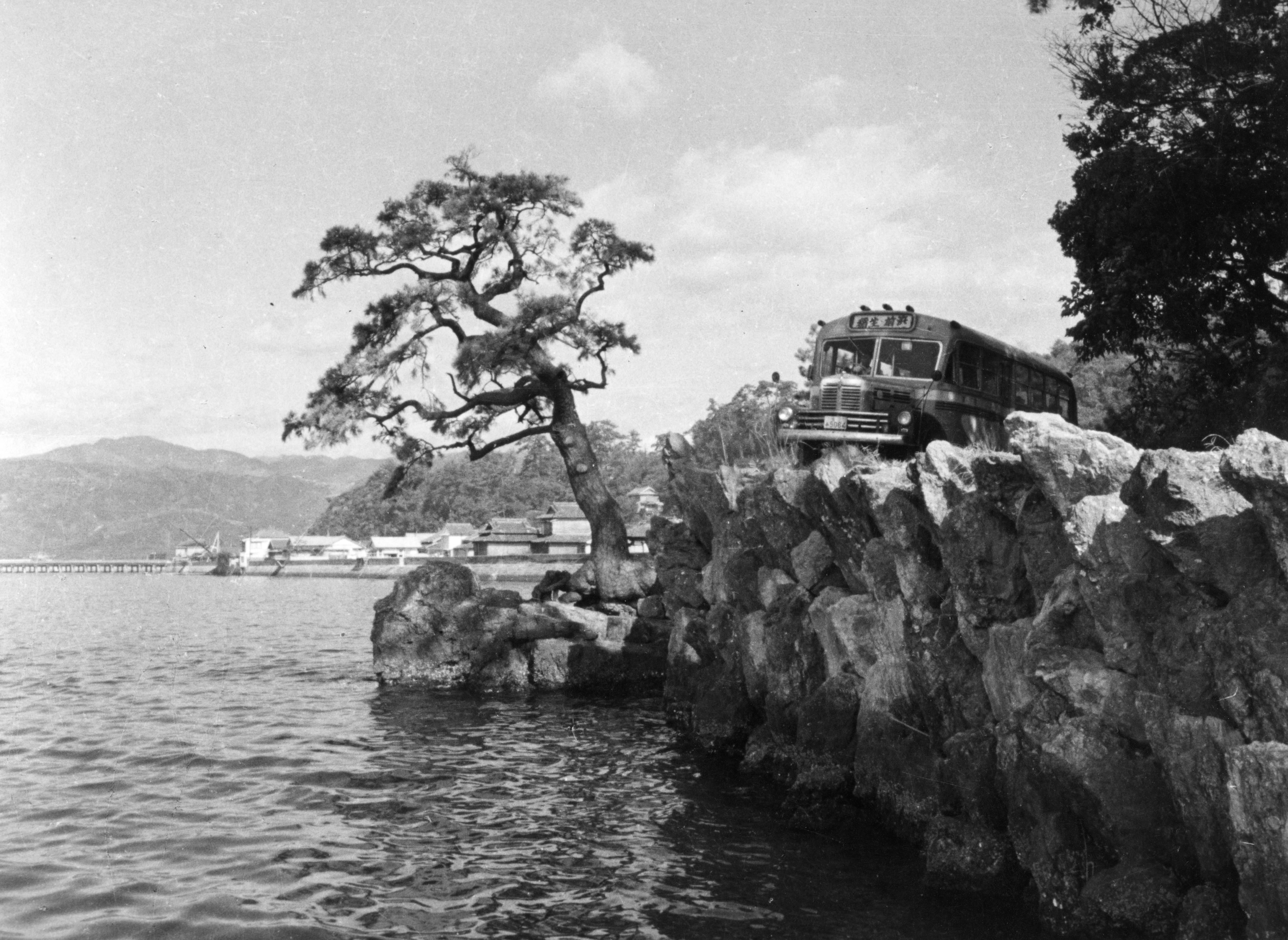 写真でタイムスリップ！○○年前はどんな街？ 今回は法師ヶ鼻です 堤防