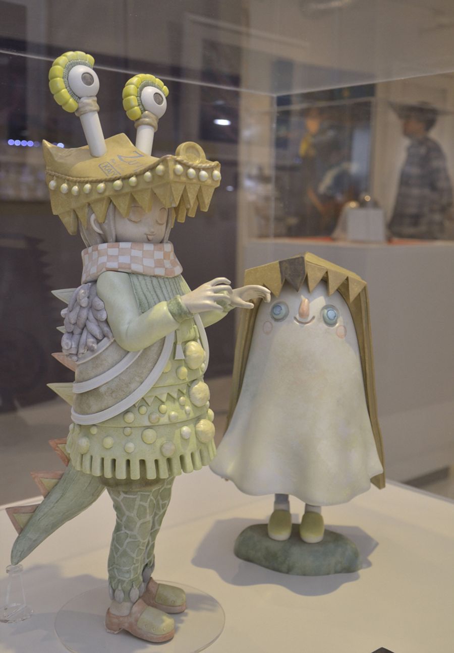 スティーブン・チョイさんの作品をかたやまひろしさんが立体化させた作品が並ぶ企画展（南国市大埇甲の海洋堂SpaceFactoryなんこく）