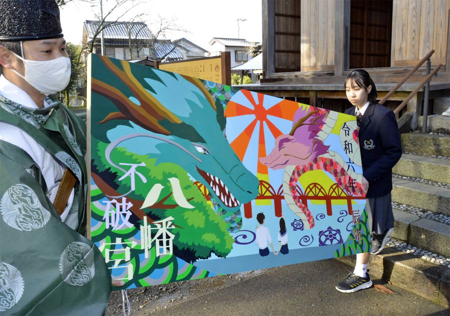 中村高校の生徒９人が制作した巨大絵馬（四万十市の不破八幡宮）
