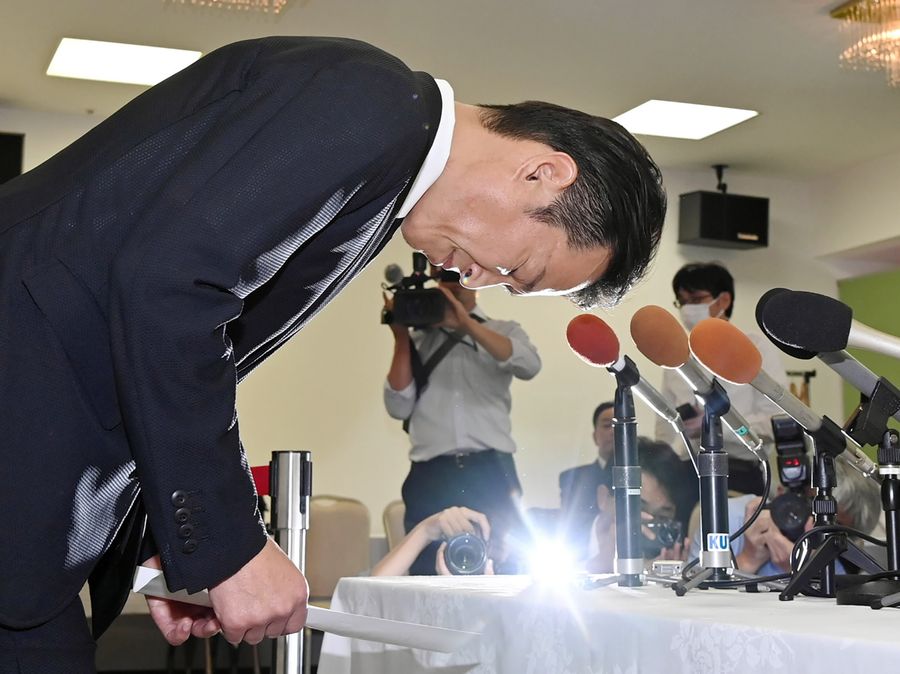 【１０位　秘書暴行で高野参院議員が辞職】秘書への暴行問題が発覚し、議員辞職を表明した元自民党参院議員の高野光二郎氏（６月１６日、高知市内）