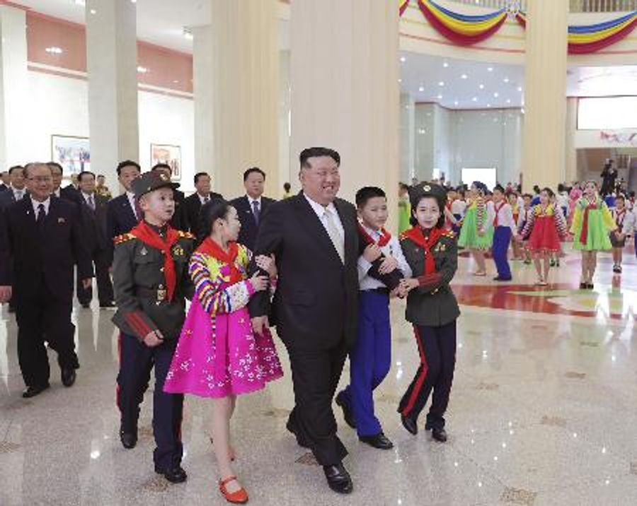 金正恩氏、40代で「国父」演出 子ども政策重視、指導者像形成へ 高知新聞