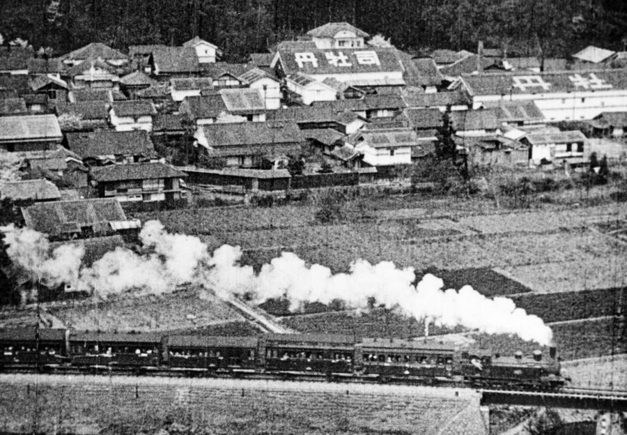 開通直後の高知線を走る蒸気機関車（１９２０年代、佐川町内）