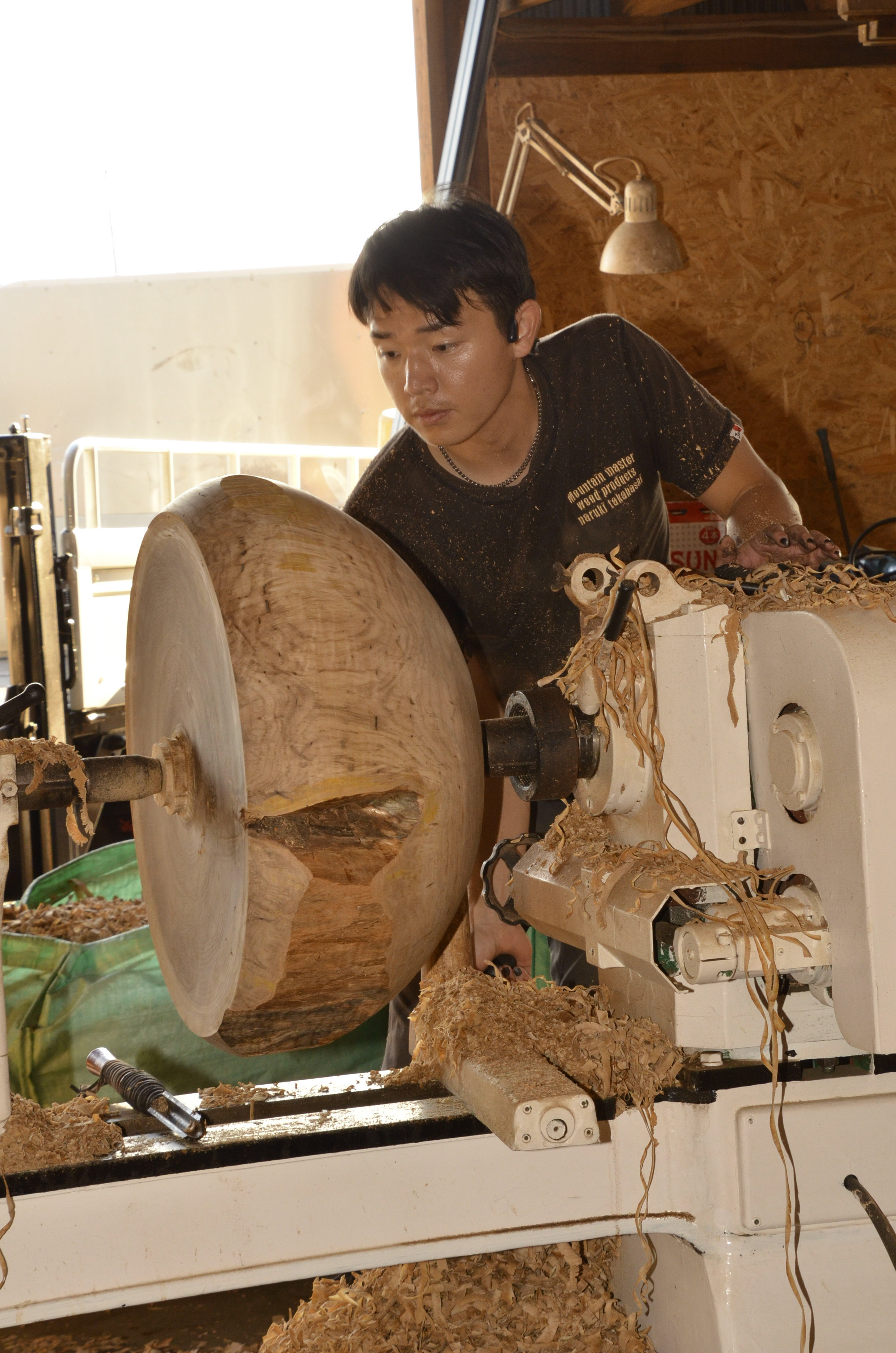 長沢まさみさんも愛用 高知県香南市の山師兼アーティスト 高橋さんの