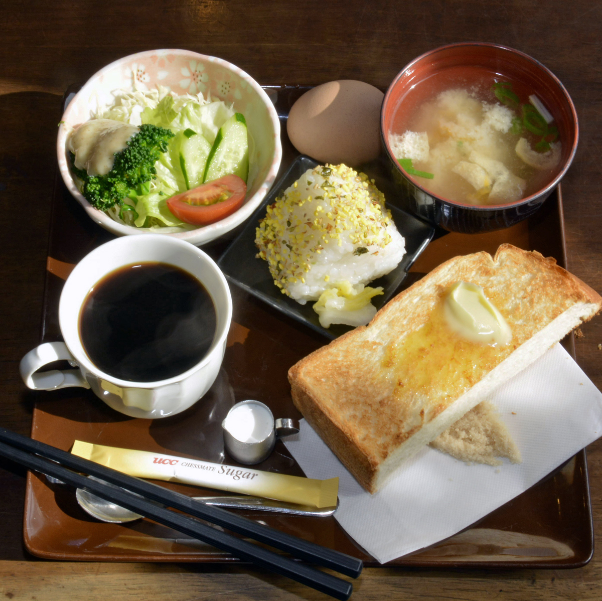 和洋混在のモーニング おにぎり＋トーストセット―《自慢のイッピン》ち