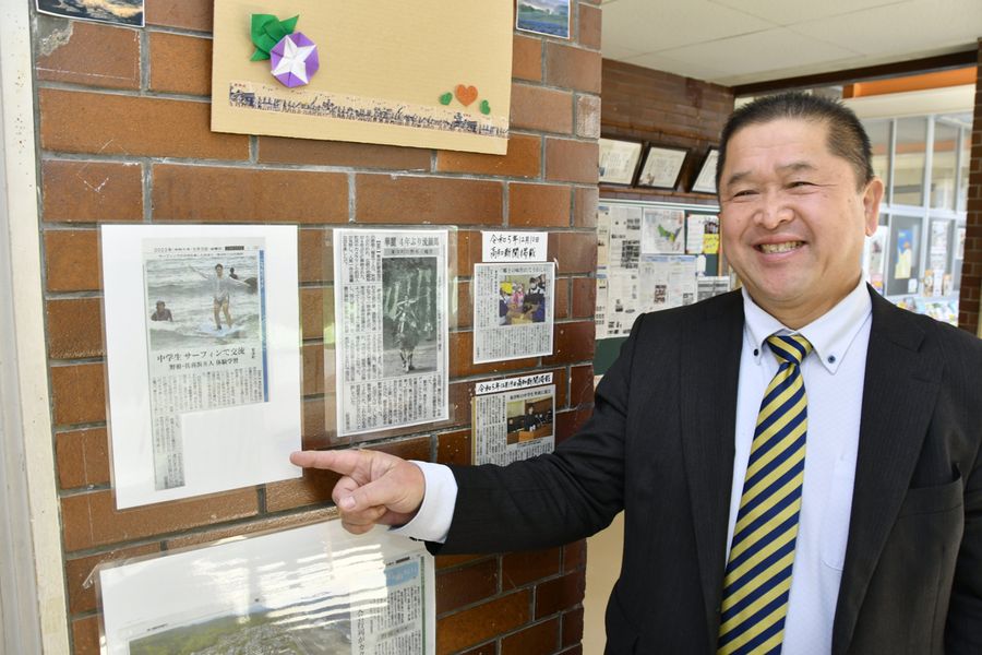 「生徒の活躍が載るとうれしい」と話す楠瀬勇人さん（東洋町野根丙の野根中学校）