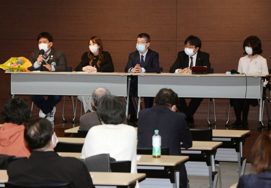 パネル討論などで妊婦や家族への継続的な支援の大切さを確認した高知母性衛生学会の学術集会(高知市知寄町2丁目のちより街テラス)