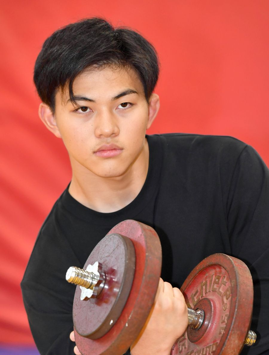 筋トレが大好きで、ボディービルダーの大会出場も夢見ている。「憧れの選手の横に並びたいです」（高岡高＝河本真澄撮影）
