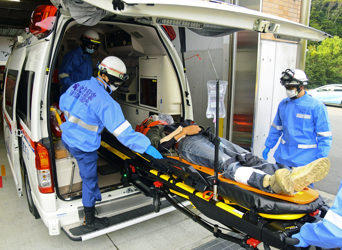 電動ストレッチャー搭載の高規格救急車 四国で初配備、製薬会社が寄贈