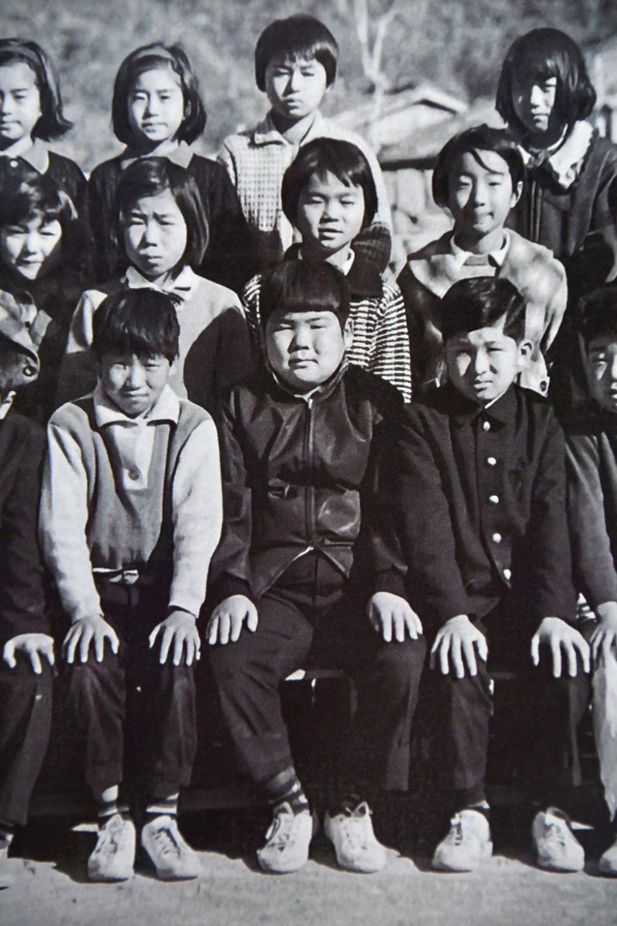 幼少期の元大関朝潮、長岡末弘さん＝最前列中央＝