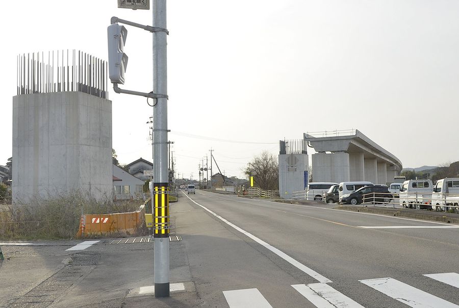 国道55号のそばで自動車道の建設が進む(安芸市赤野)