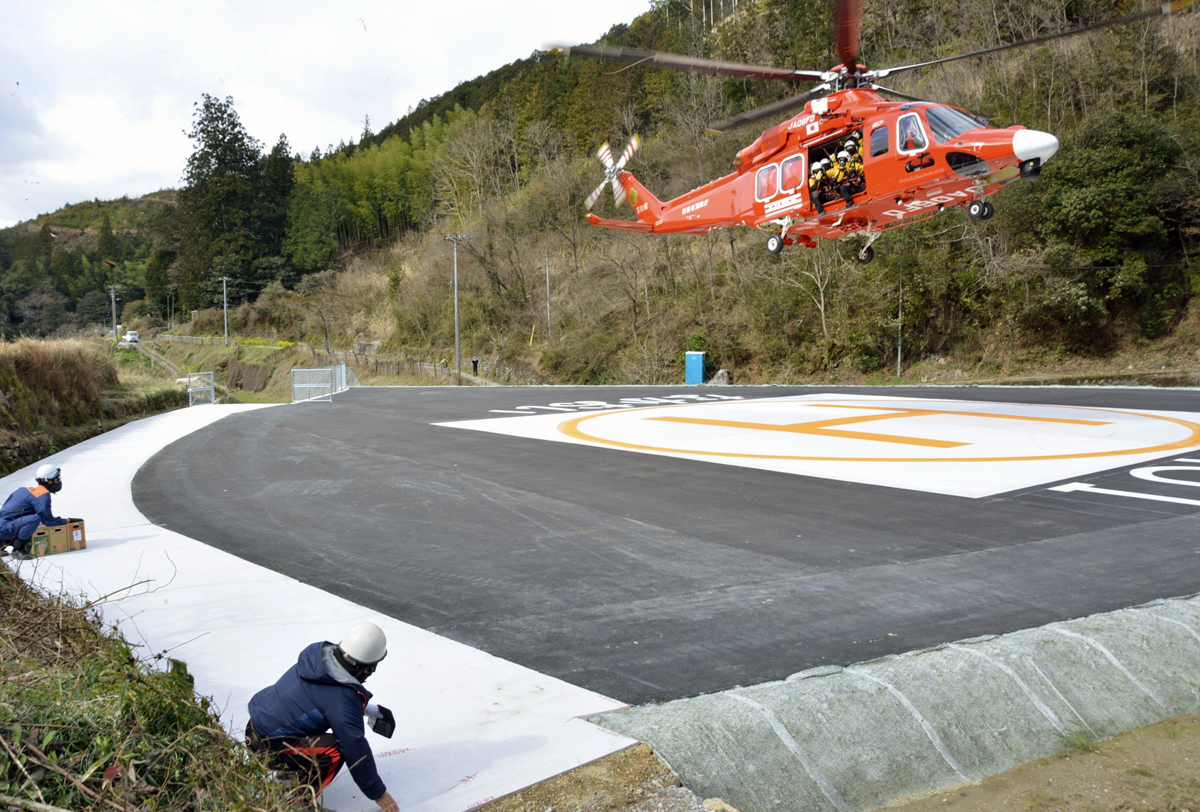 災害時の孤立に備え ヘリで物資搬送を訓練 高知県いの町中追 | 高知新聞